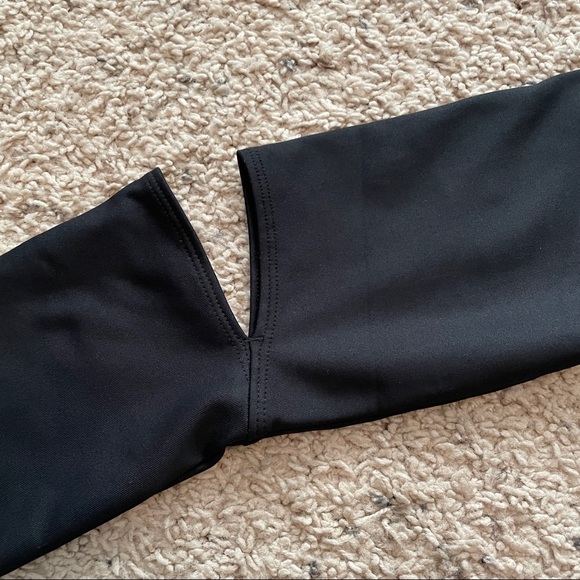 Under Armour Small Rehearsal Long Sleeve Crop Top - Picture 6 of 10